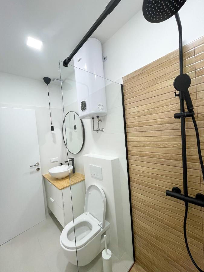 Modern Studio Overlooking Downtown ماكارسكا المظهر الخارجي الصورة
