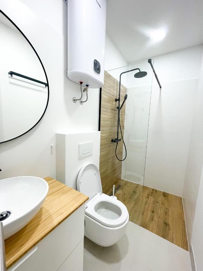 Modern Studio Overlooking Downtown ماكارسكا المظهر الخارجي الصورة